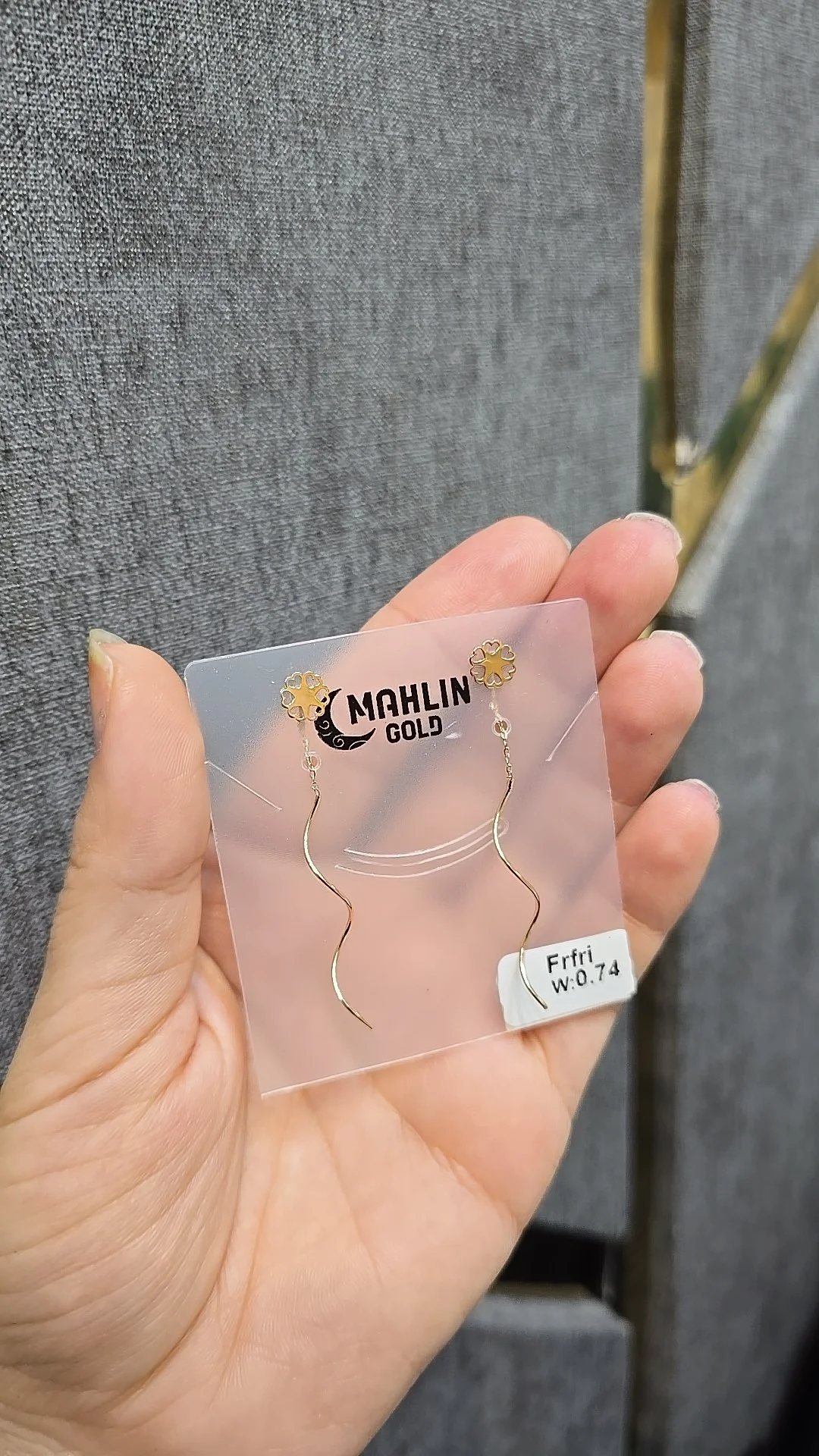 گوشواره کرلی طلا 18 عیار طرح پنچ قلب