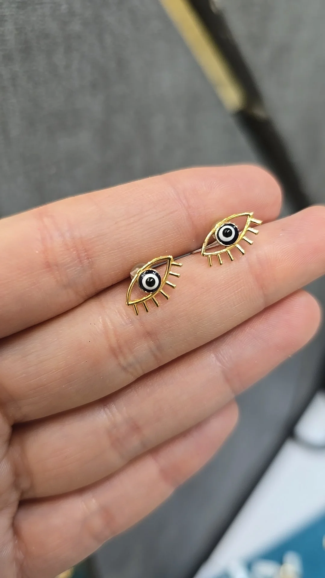 گوشواره میخی چشم نظر طلای 18 عیار
